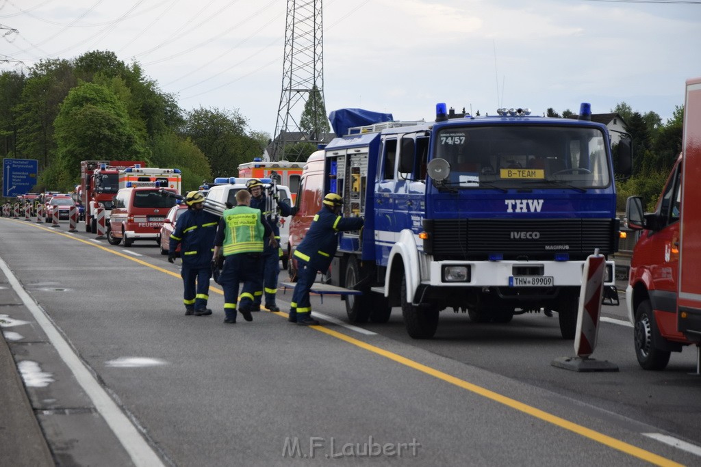 VU Gefahrgut LKW umgestuerzt A 4 Rich Koeln Hoehe AS Gummersbach P092.JPG - Miklos Laubert